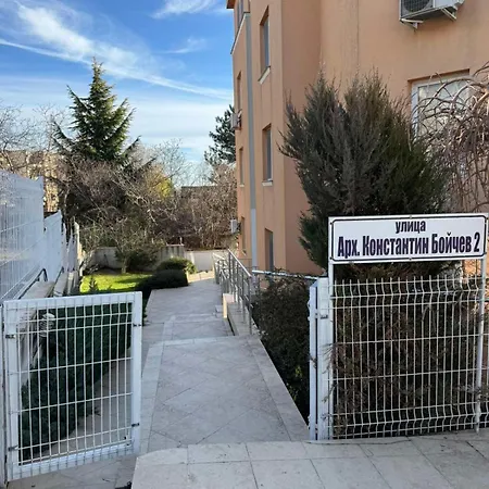 Sea Breeze דירה וארנה